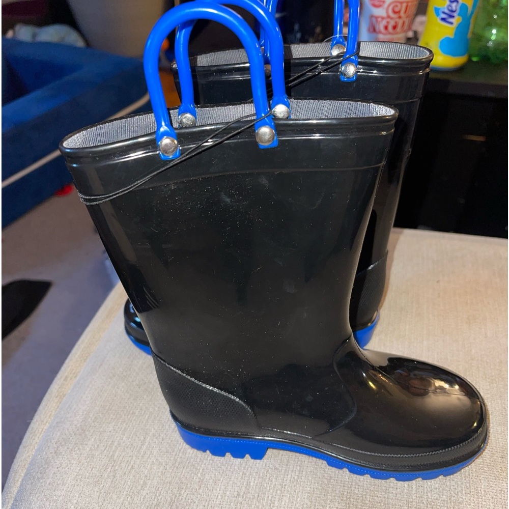 NWT Kids rain boots